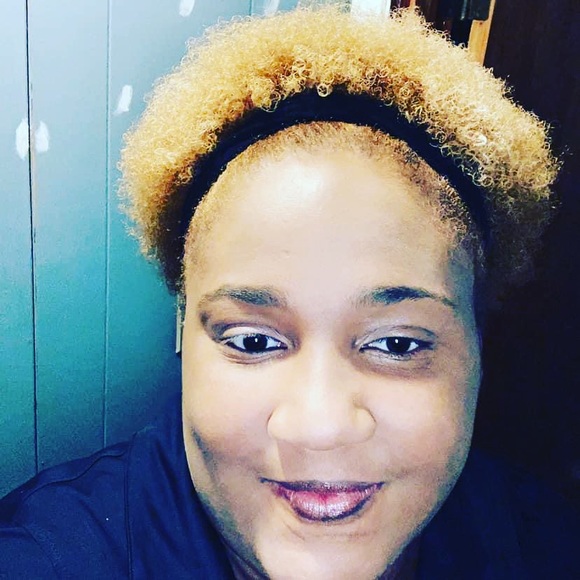 Meet your Posher, Stacie - Picture 1 of 1